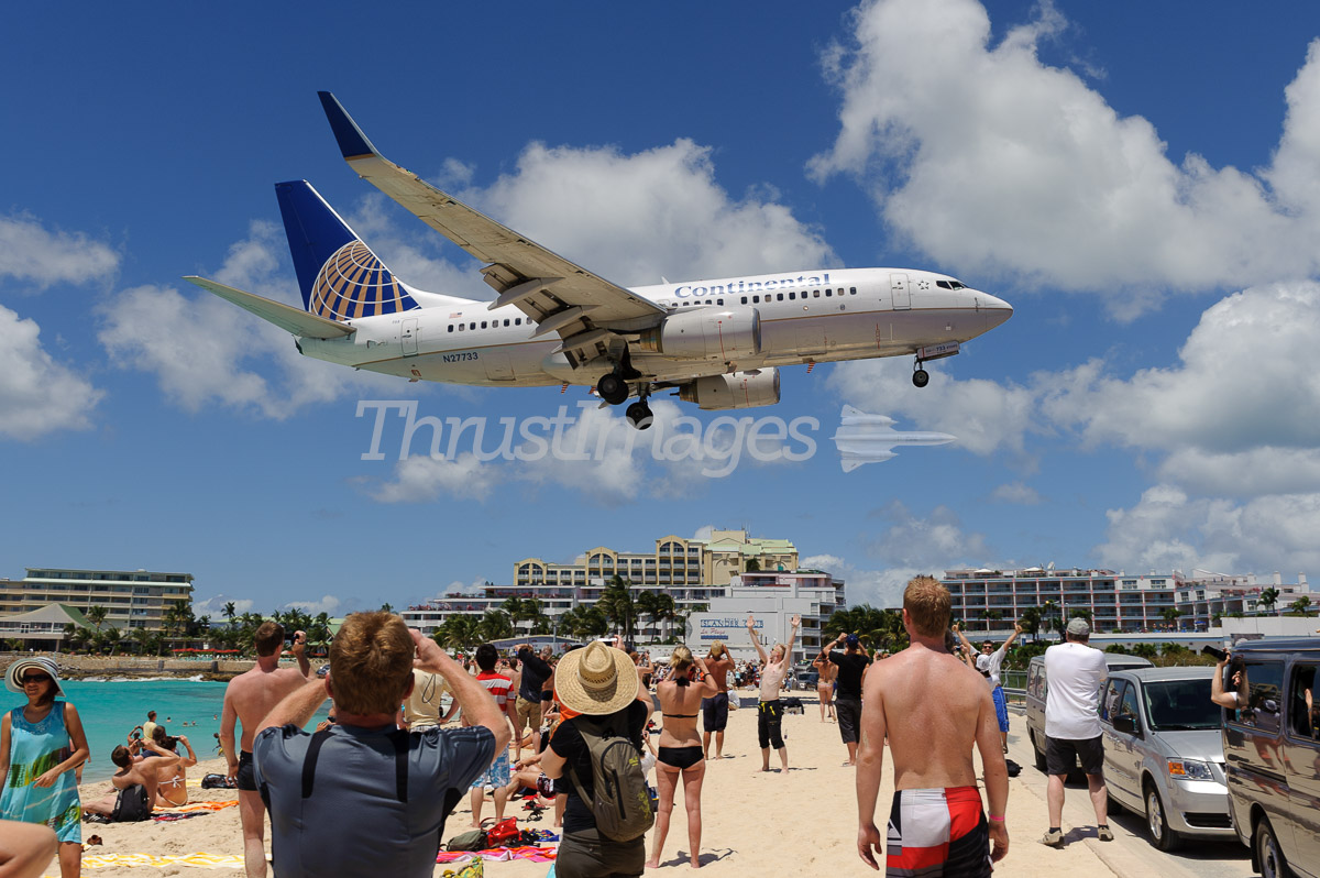 Boeing 737-724 N27733 (cn 28800/364)